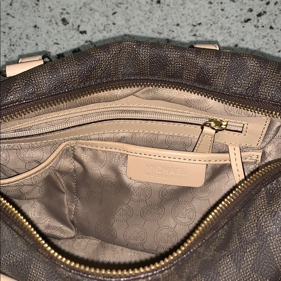 Authentic Michael Kors Purse - Picture 4 of 4